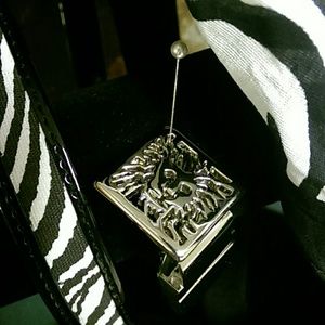 Beautiful Ann Klein belt w scarf